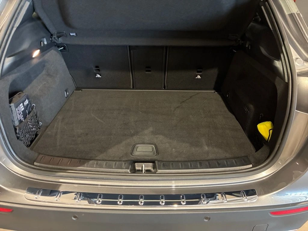 Mercedes-Benz-GLA 200 d-image-13