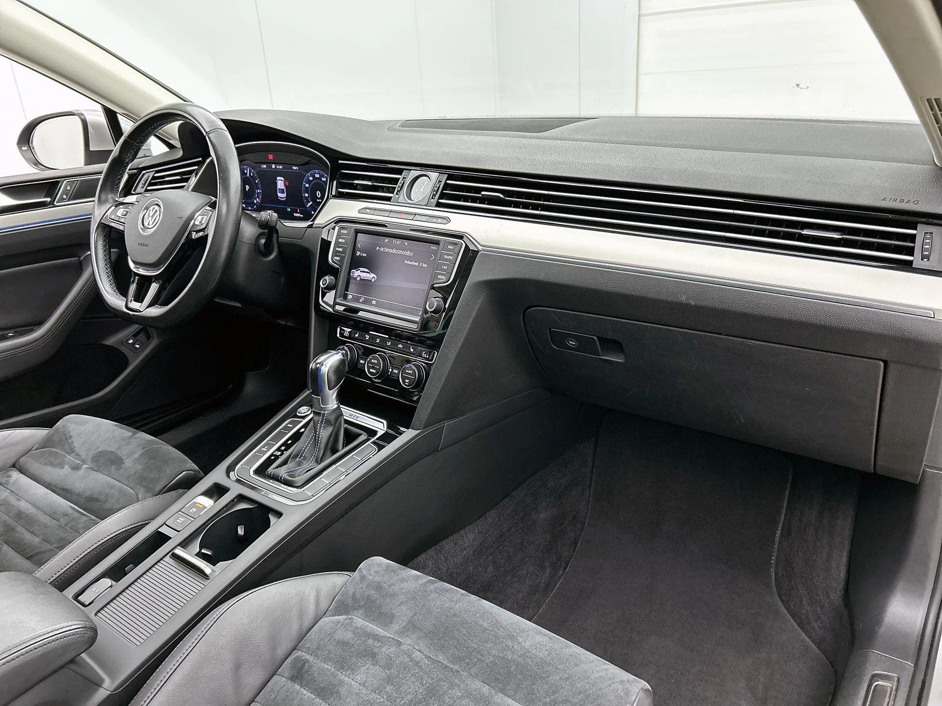 Volkswagen-Passat-image-20