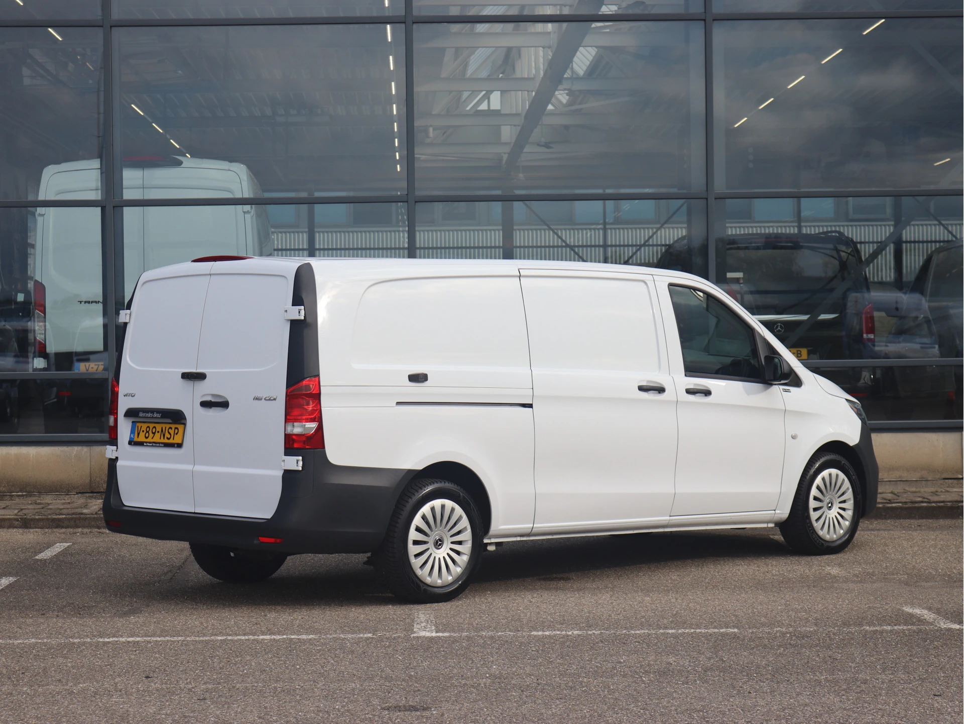 Mercedes-Benz-Vito-image-1