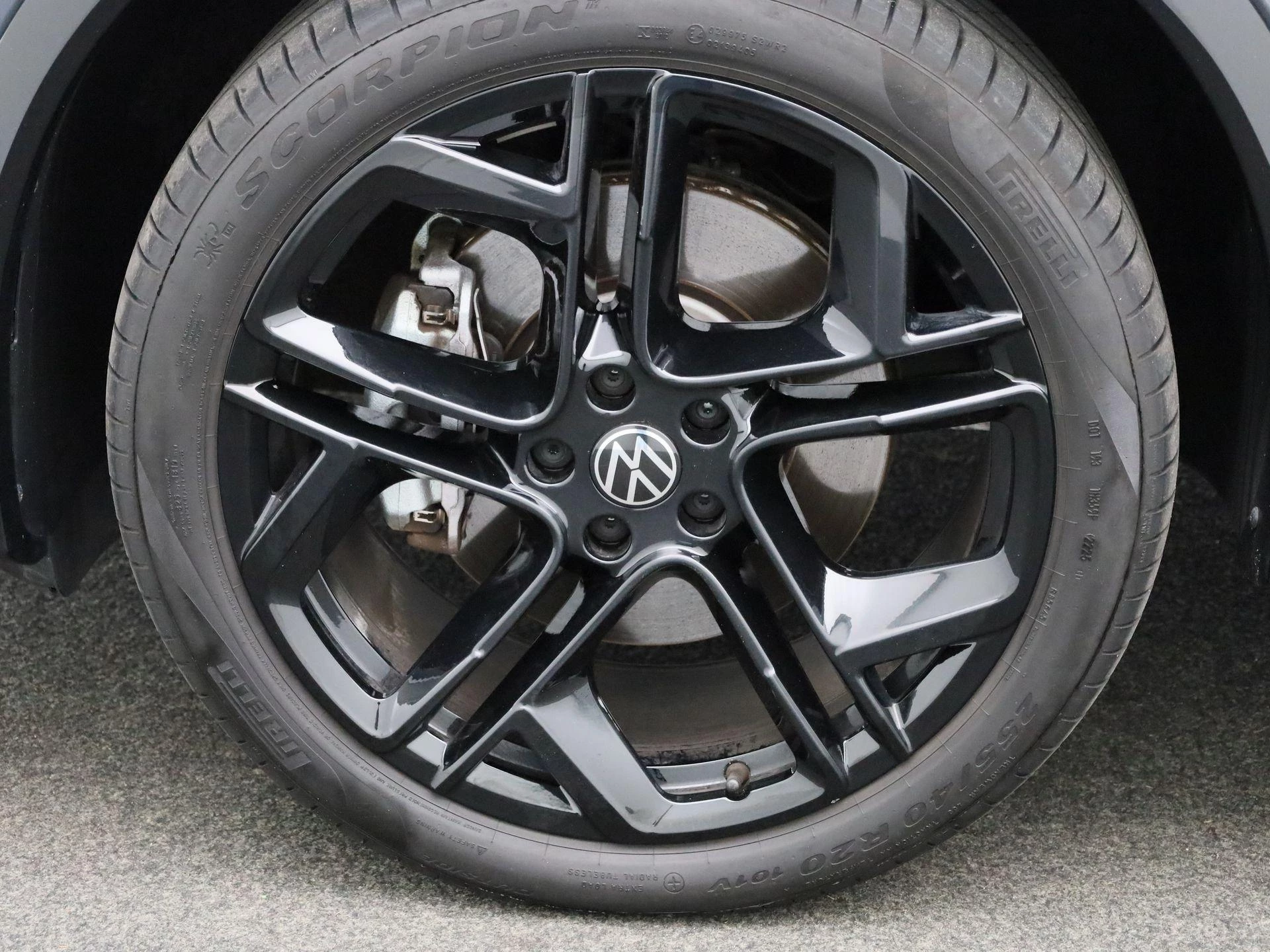 Volkswagen-Tiguan-image-14