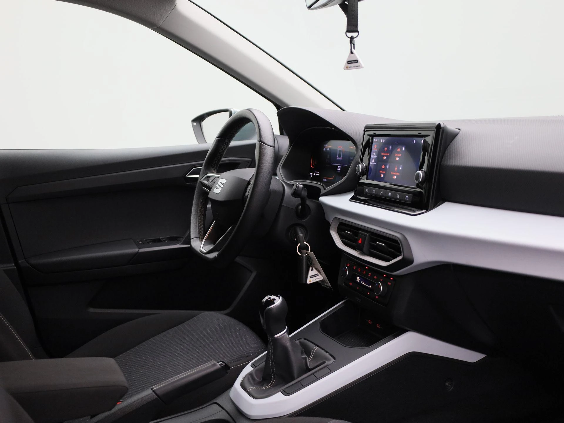 SEAT-Arona-image-31