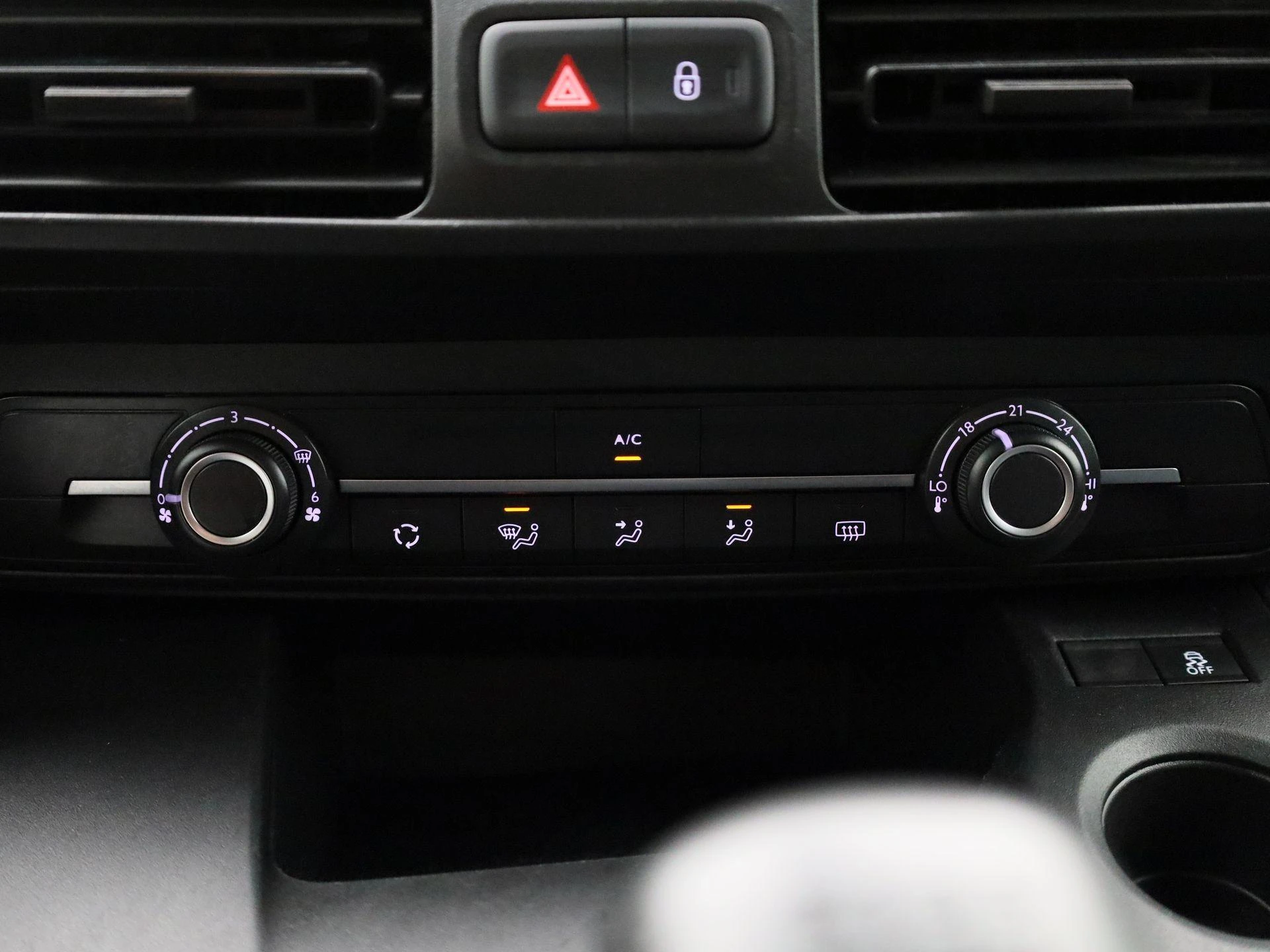 Opel-Combo Life-image-16