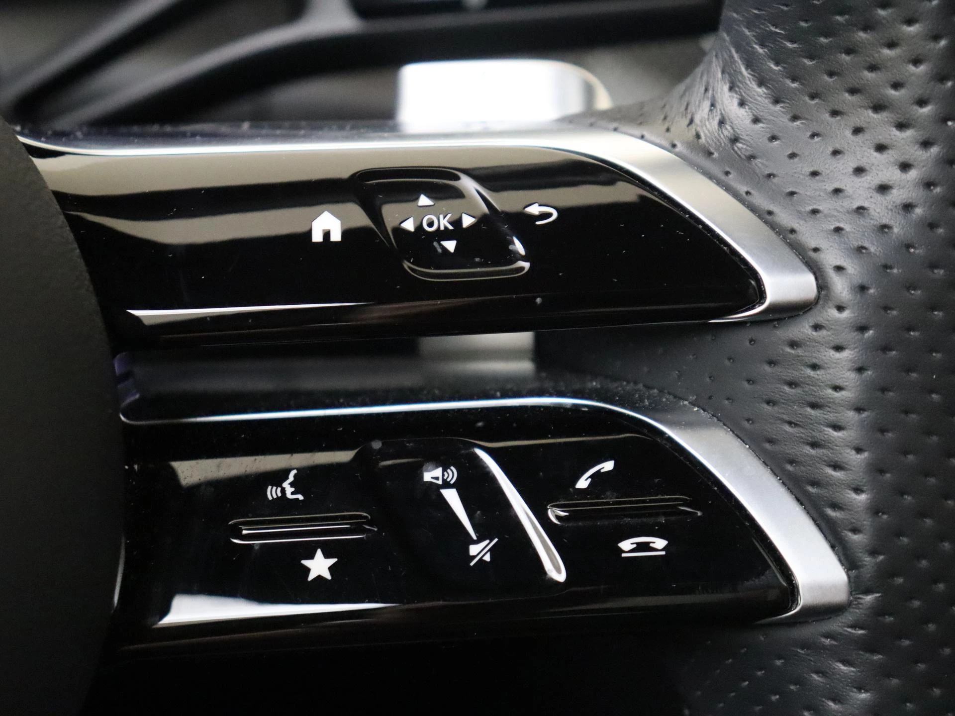 Mercedes-Benz-GLC-image-13