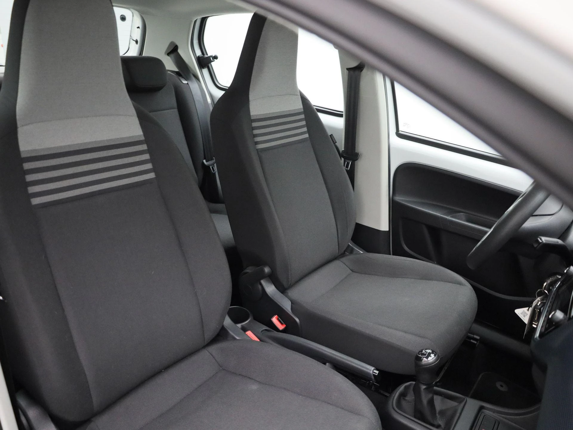 Volkswagen-up!-image-28