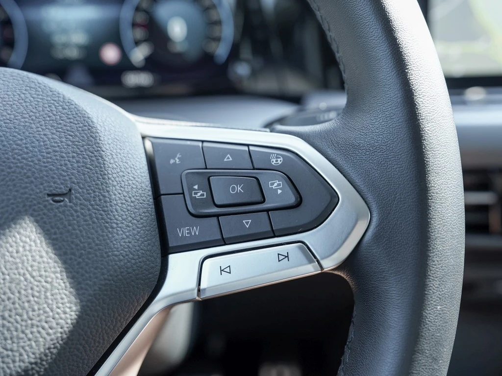 Volkswagen-Golf-image-17