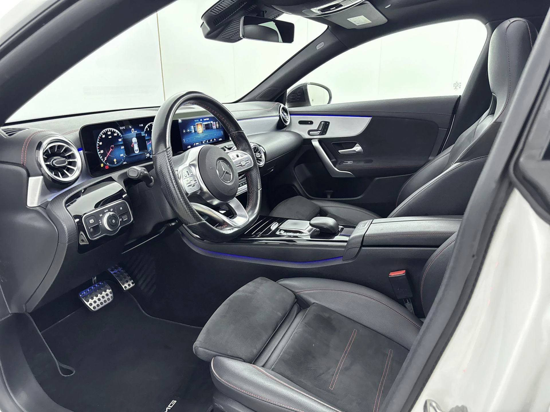 Mercedes-Benz-CLA-image-8