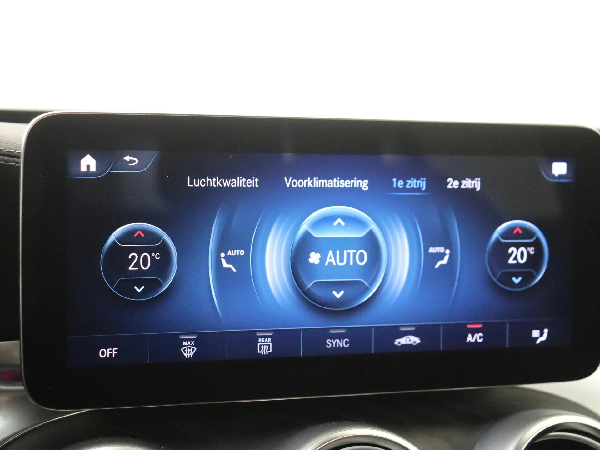 Mercedes-Benz-GLC-image-17