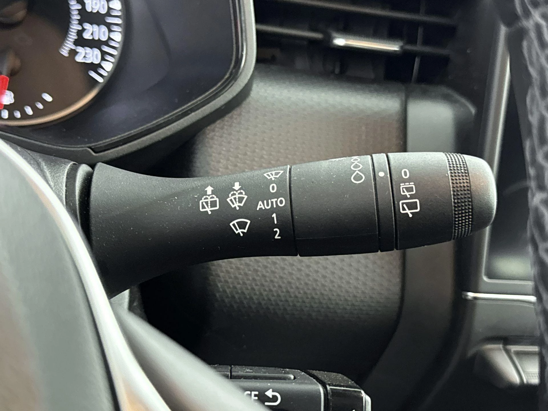 Renault-Clio-image-7