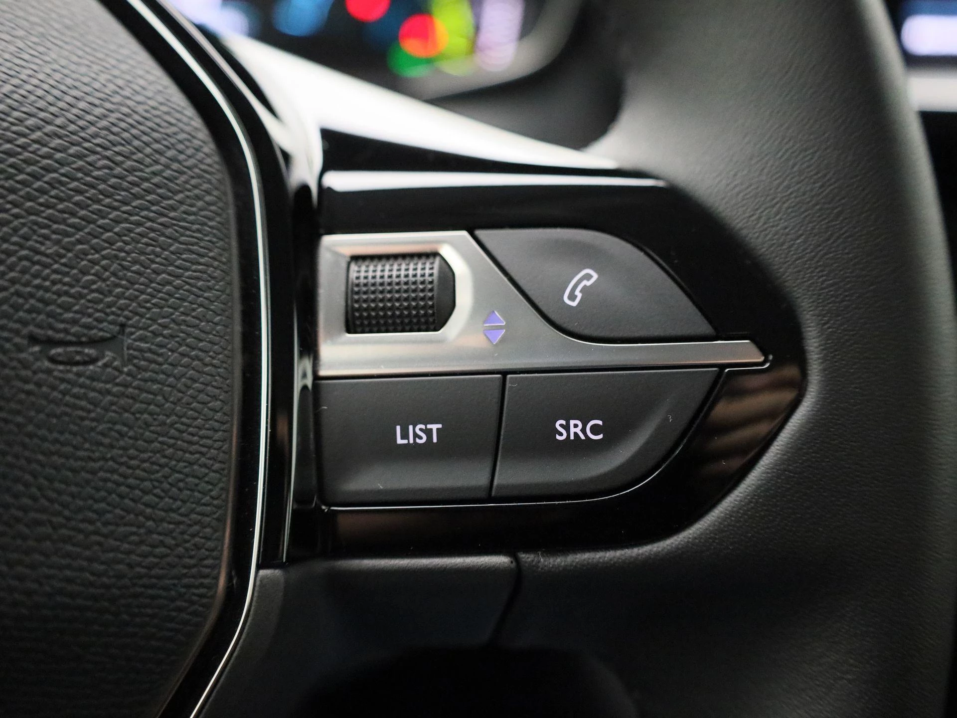 Peugeot-e-208-image-18