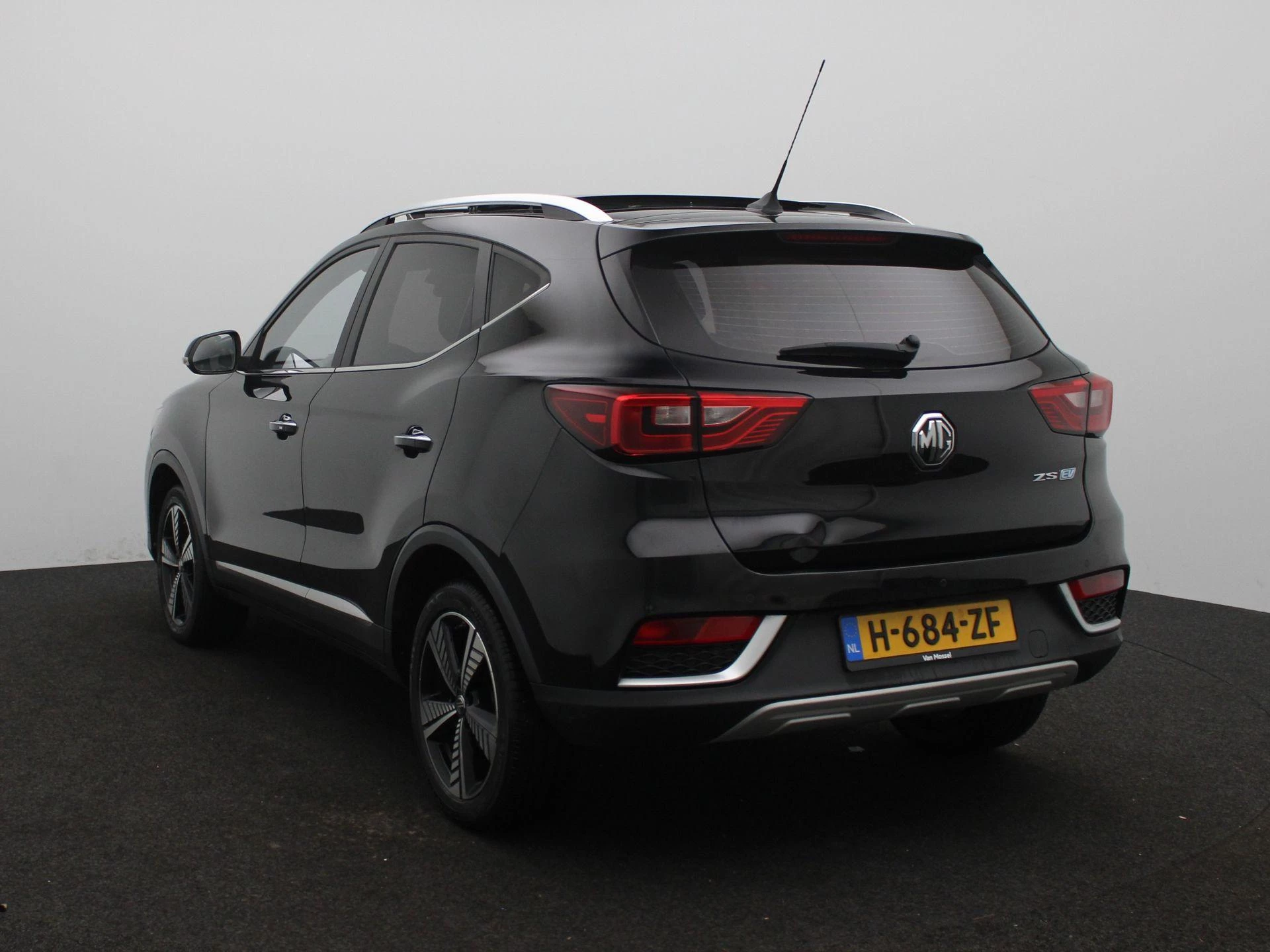 MG-ZS EV-image-1