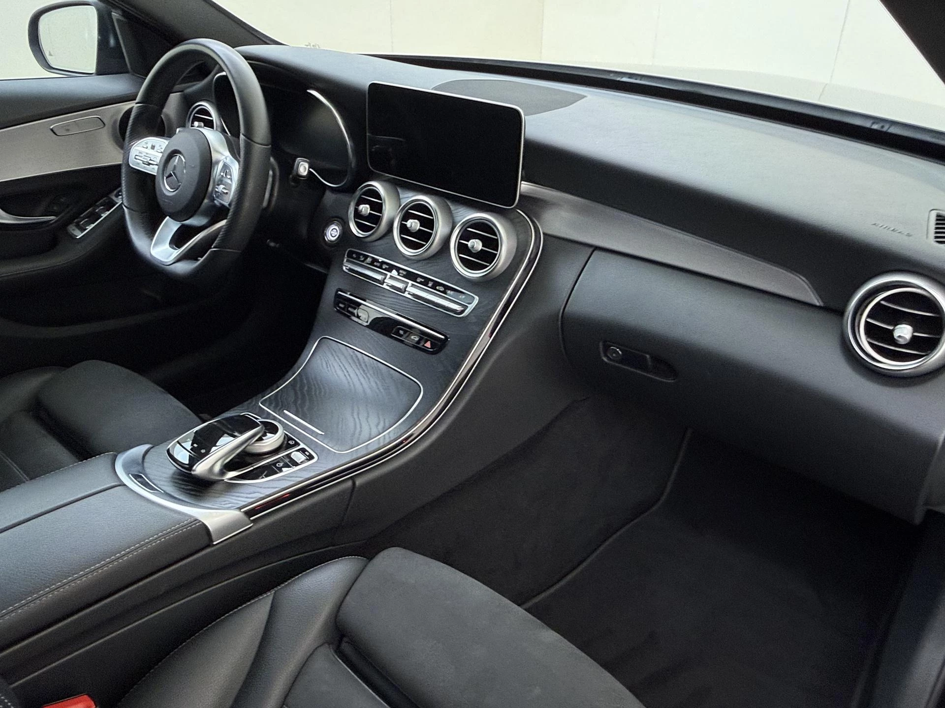 Mercedes-Benz-C-Klasse-image-4