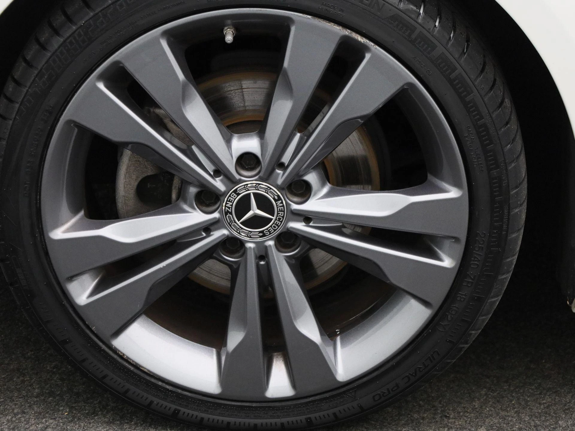 Mercedes-Benz-CLA-image-11