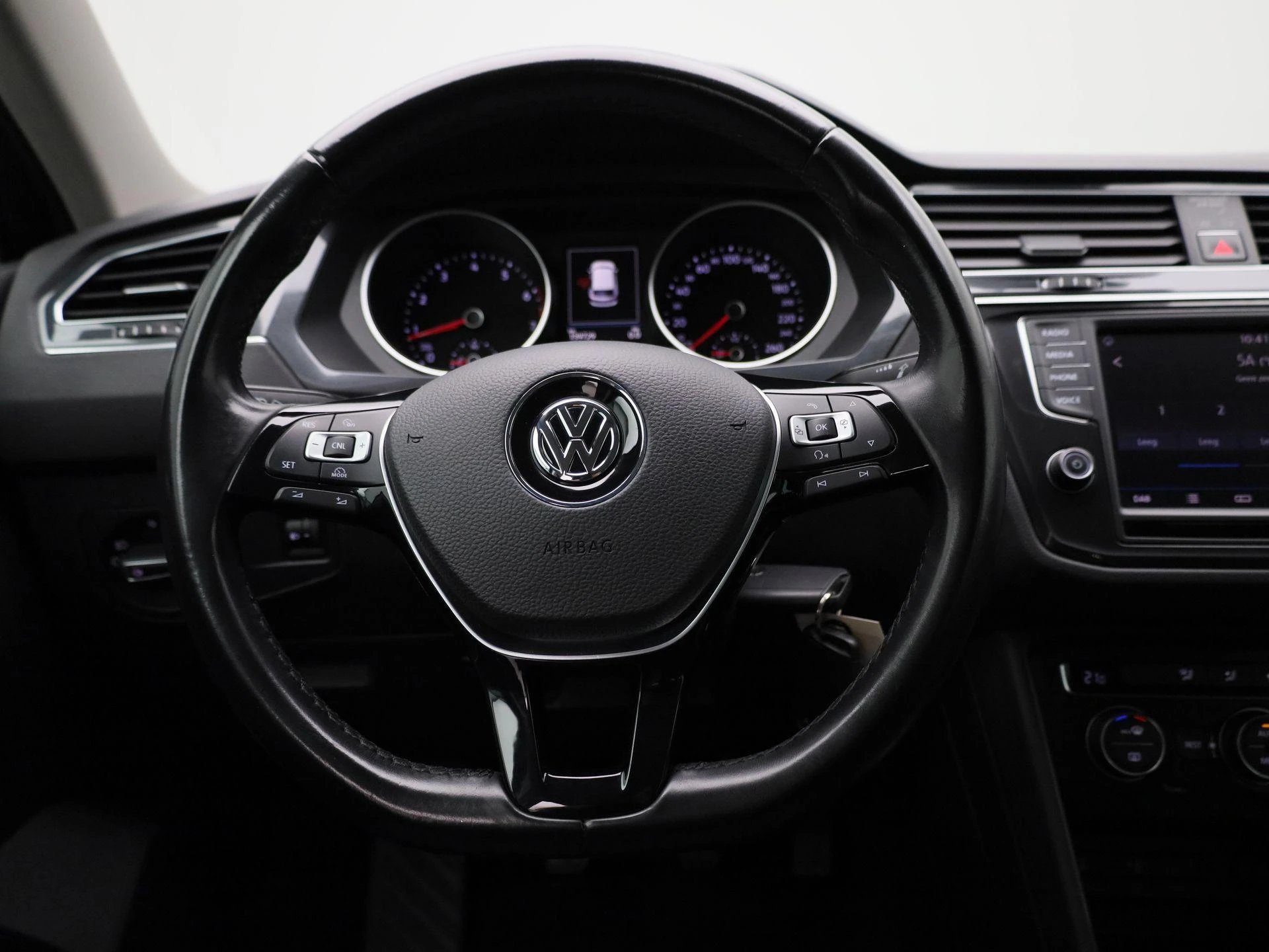 Volkswagen-Tiguan-image-6