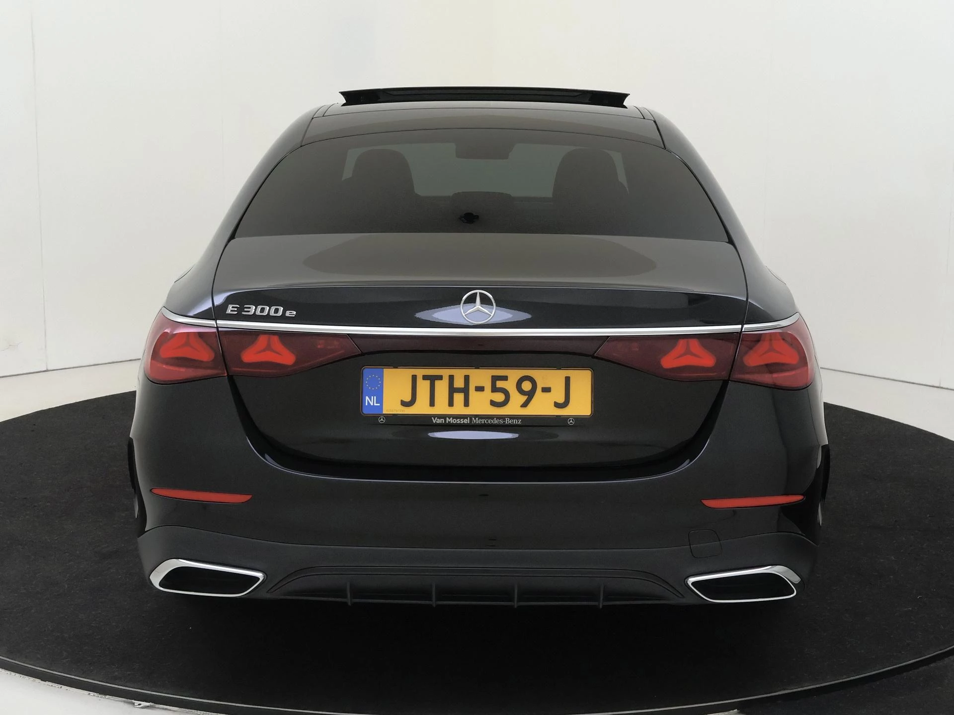 Mercedes-Benz-E-Klasse-image-7