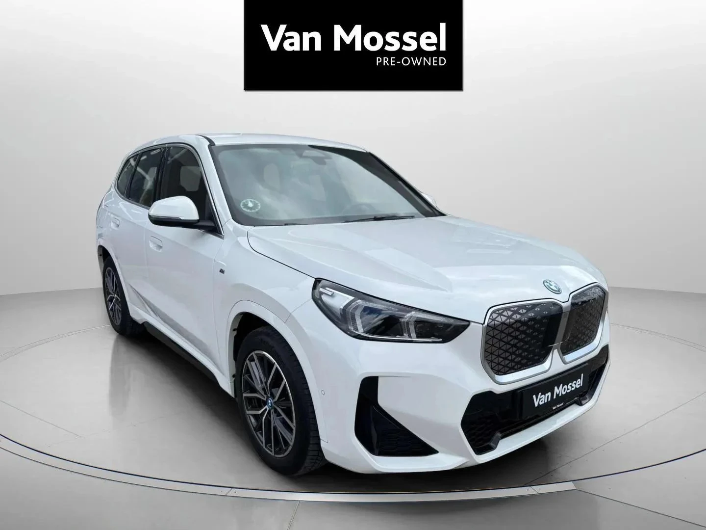 BMW-iX1-image-2