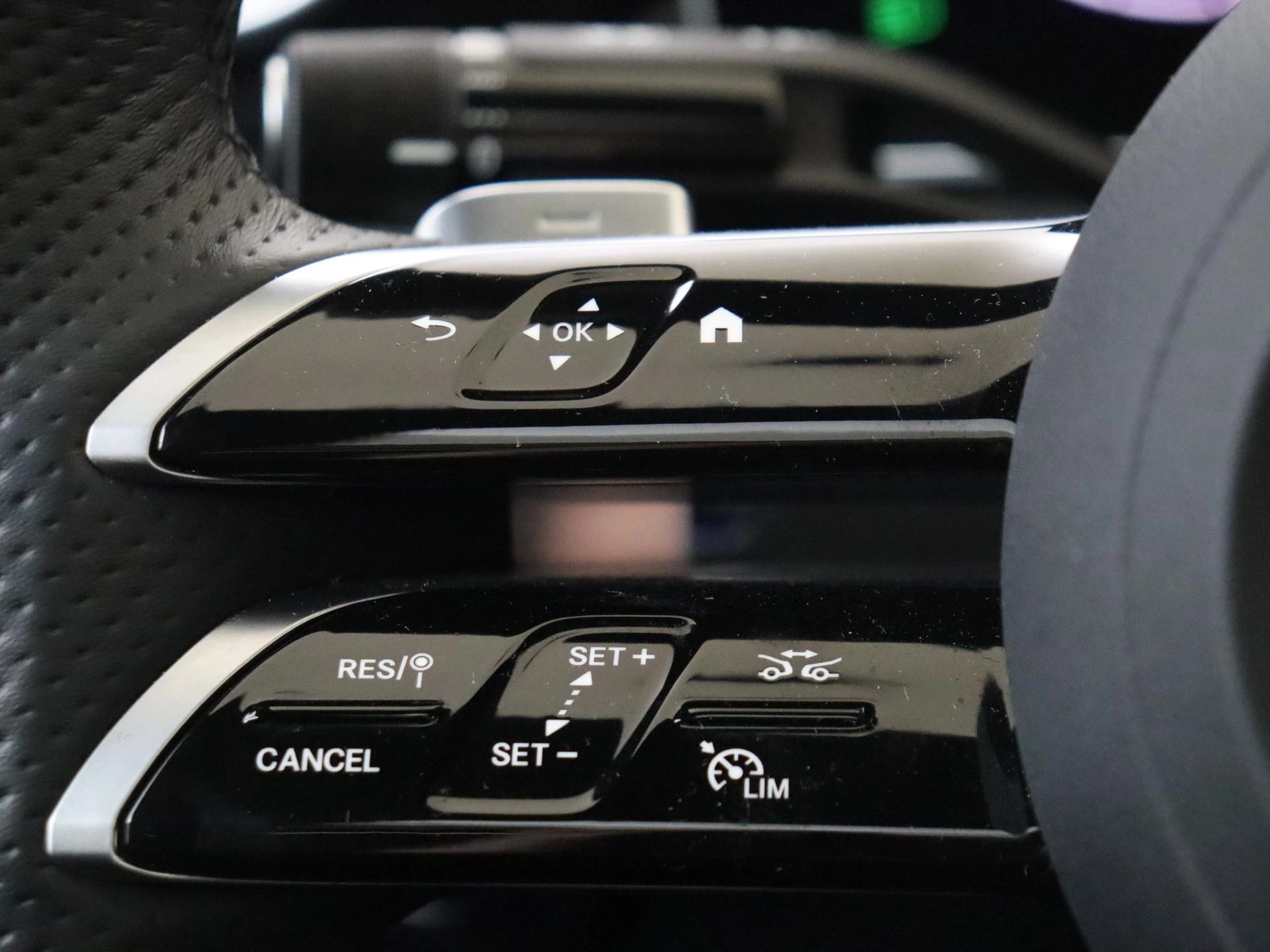 Mercedes-Benz-C-Klasse-image-14