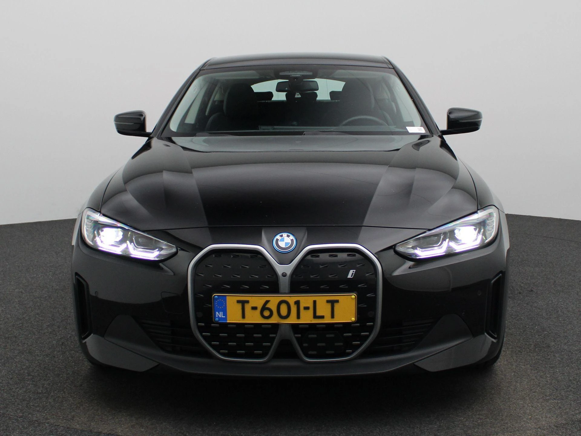 BMW-i4-image-2
