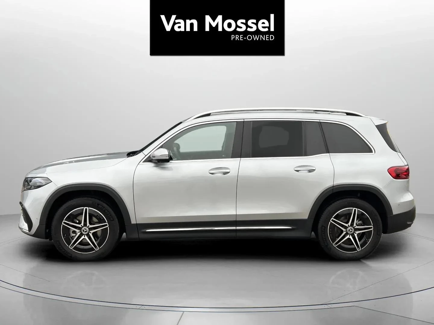 Mercedes-Benz-EQB-image-7