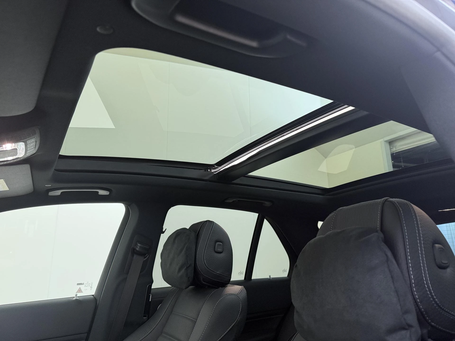 Mercedes-Benz-GLE-image-27