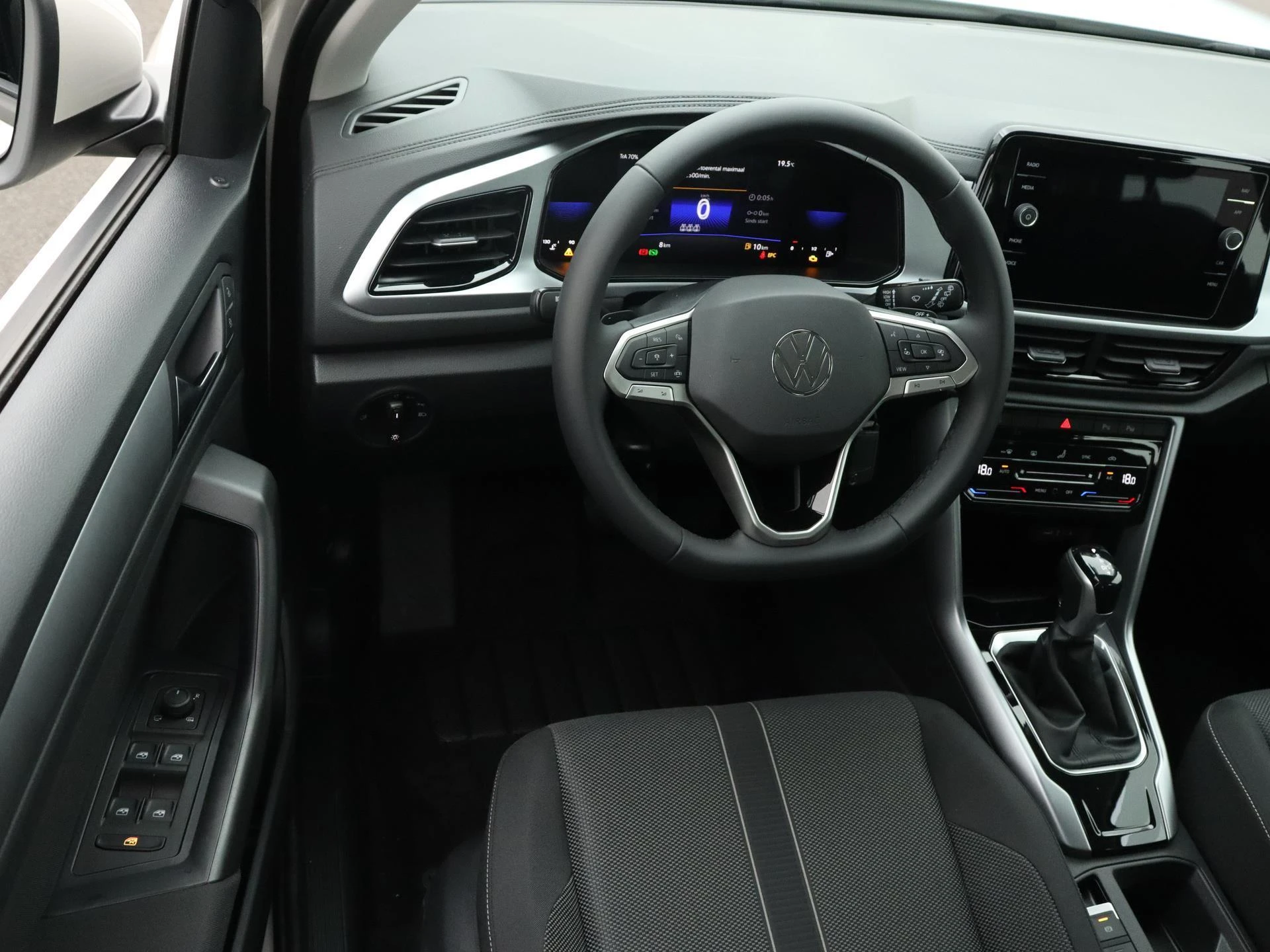 Volkswagen-T-Roc-image-5