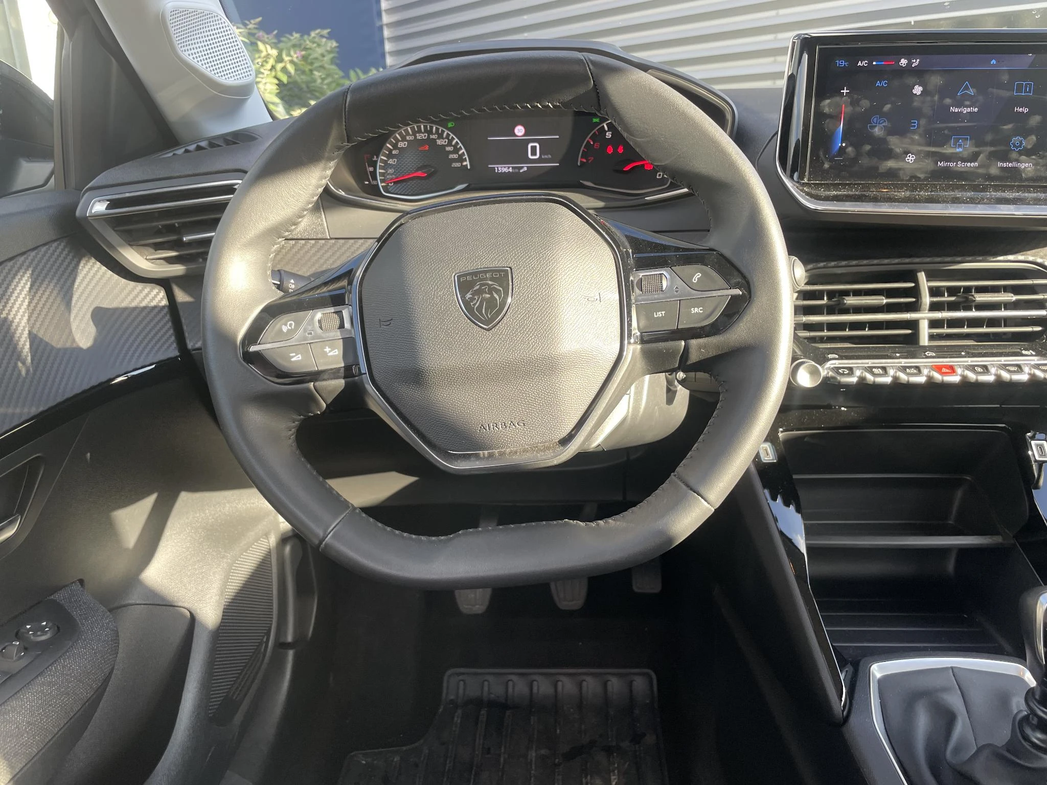 Peugeot-208-image-8