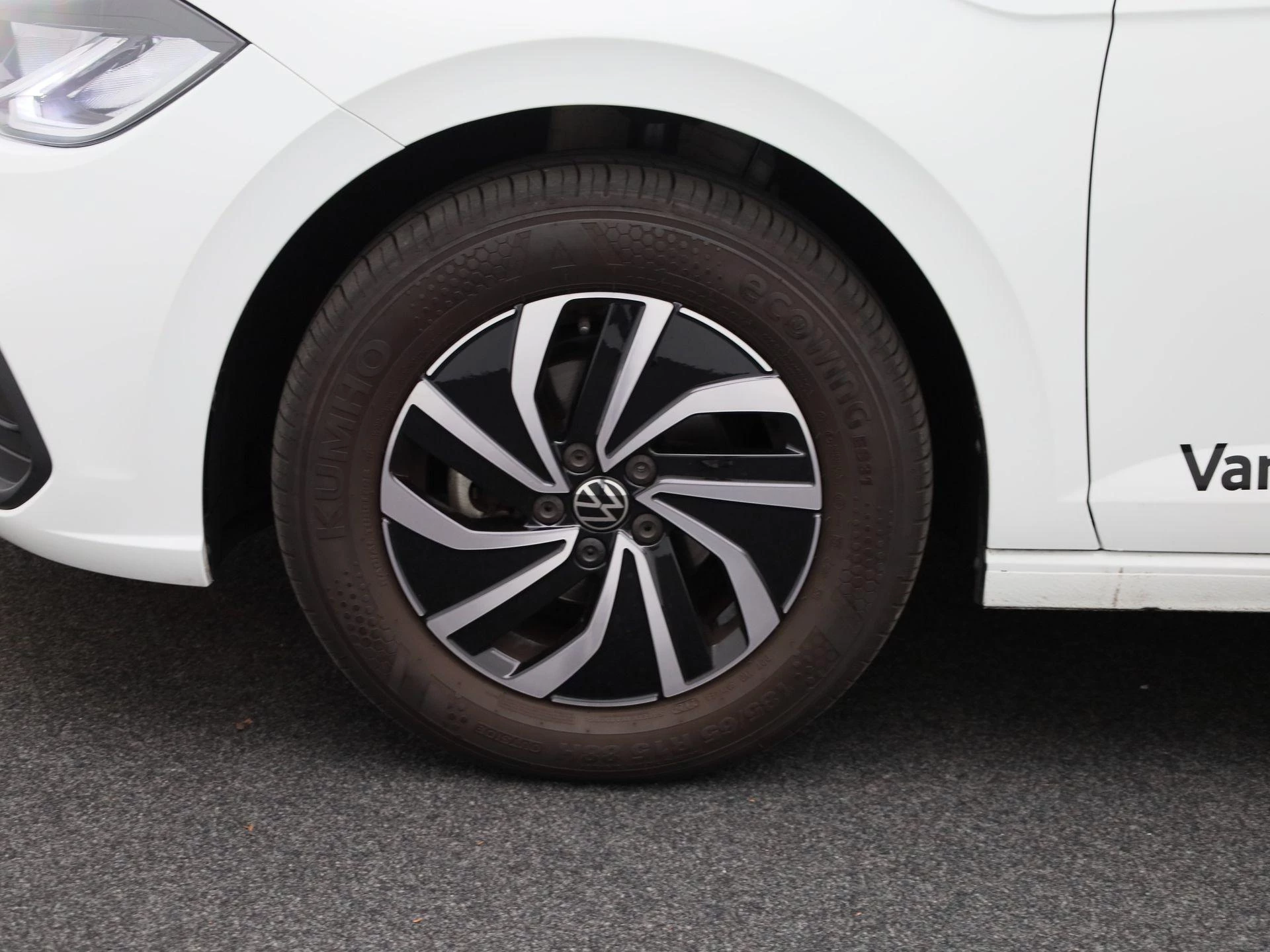 Volkswagen-Polo-image-13