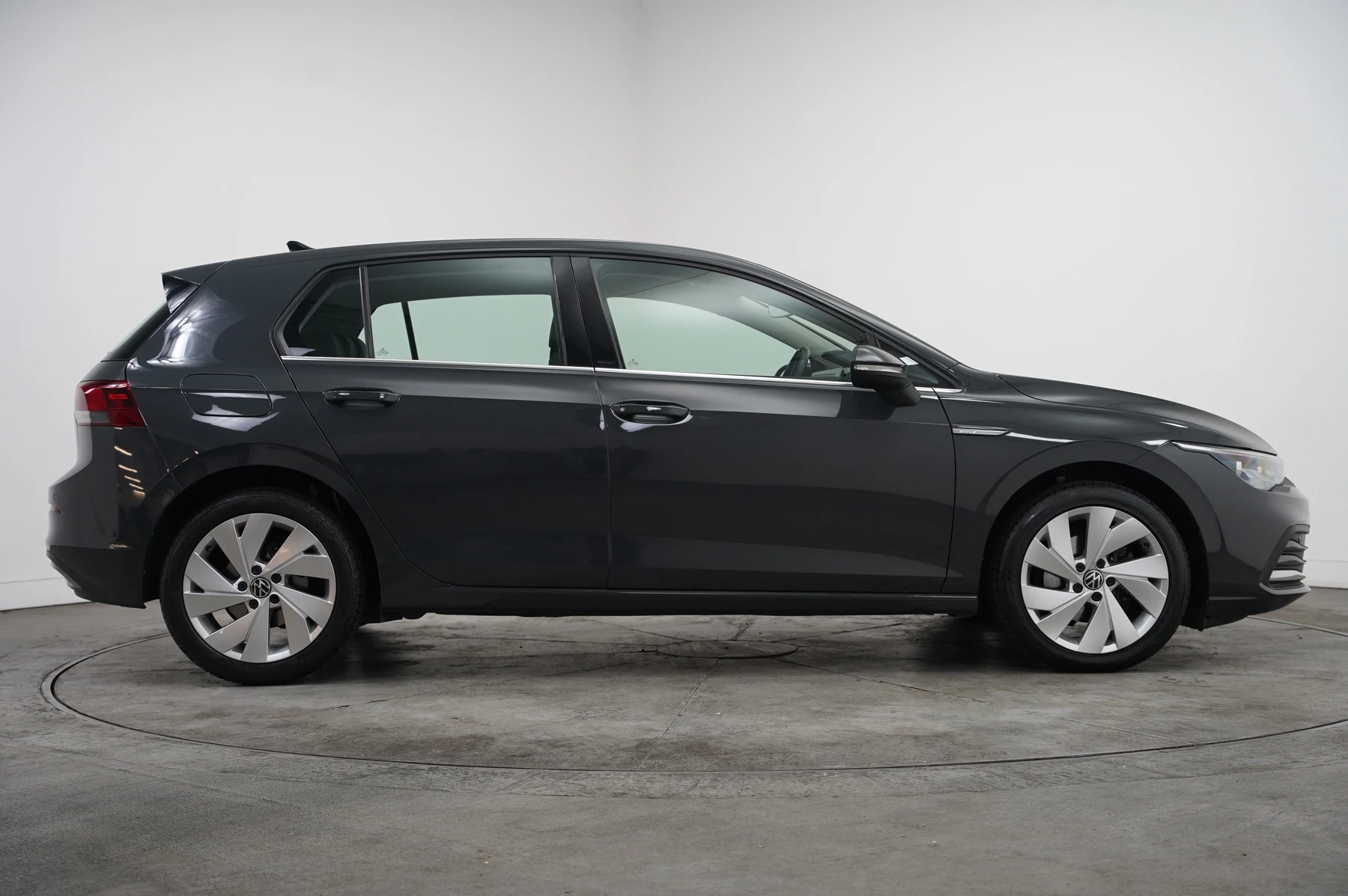 Volkswagen-Golf-image-3