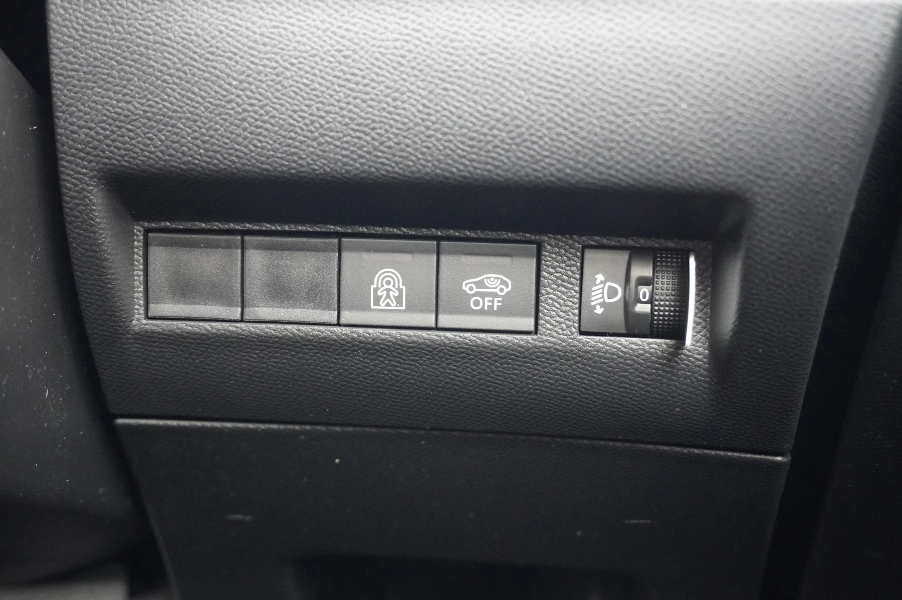 Peugeot-208-image-30