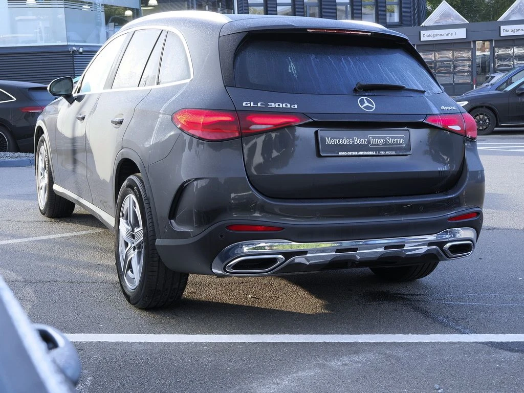 Mercedes-Benz-GLC 300 d-image-5