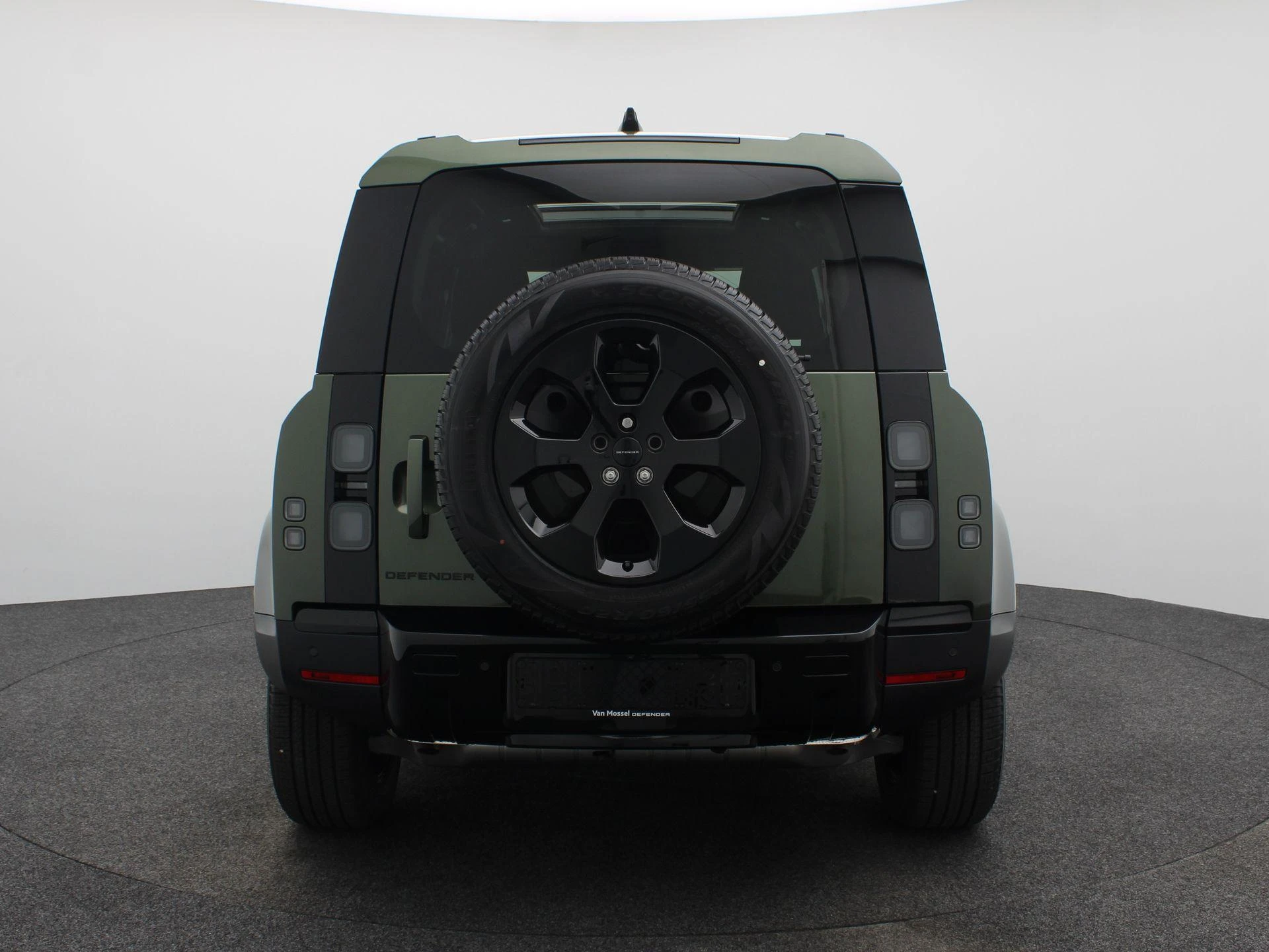 Land Rover-Defender-image-4