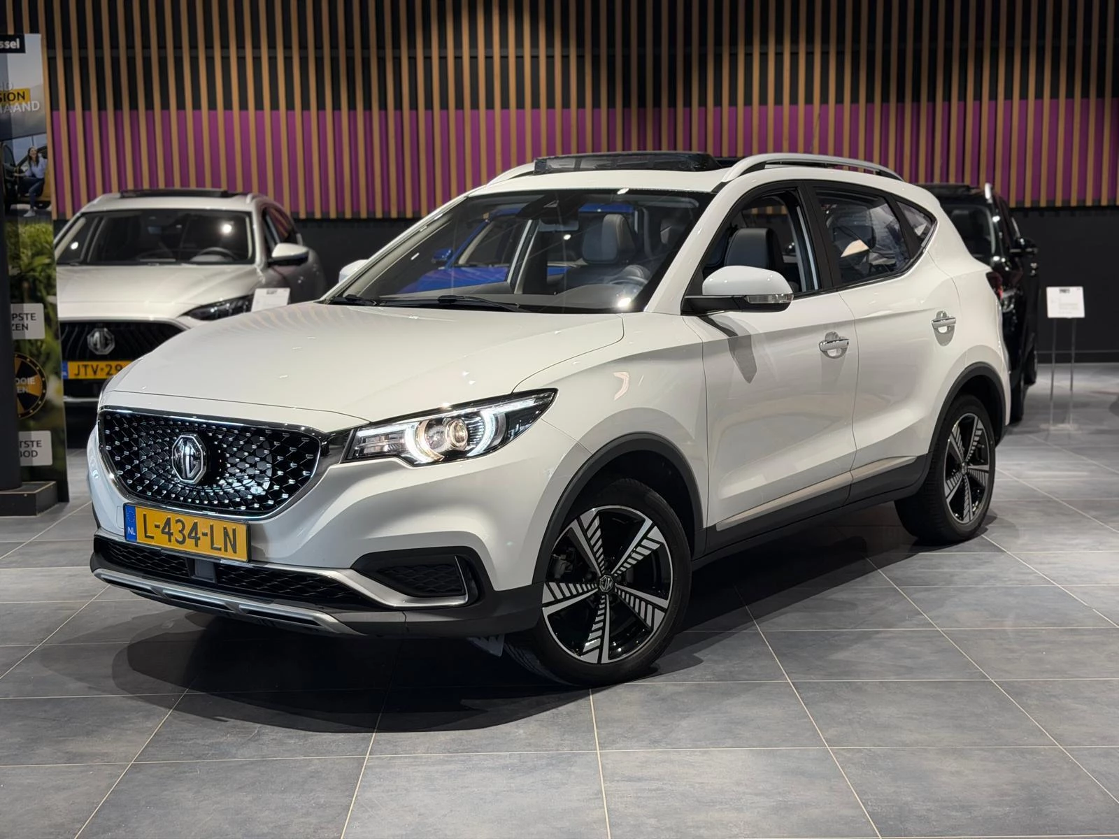 MG-ZS EV-image-1