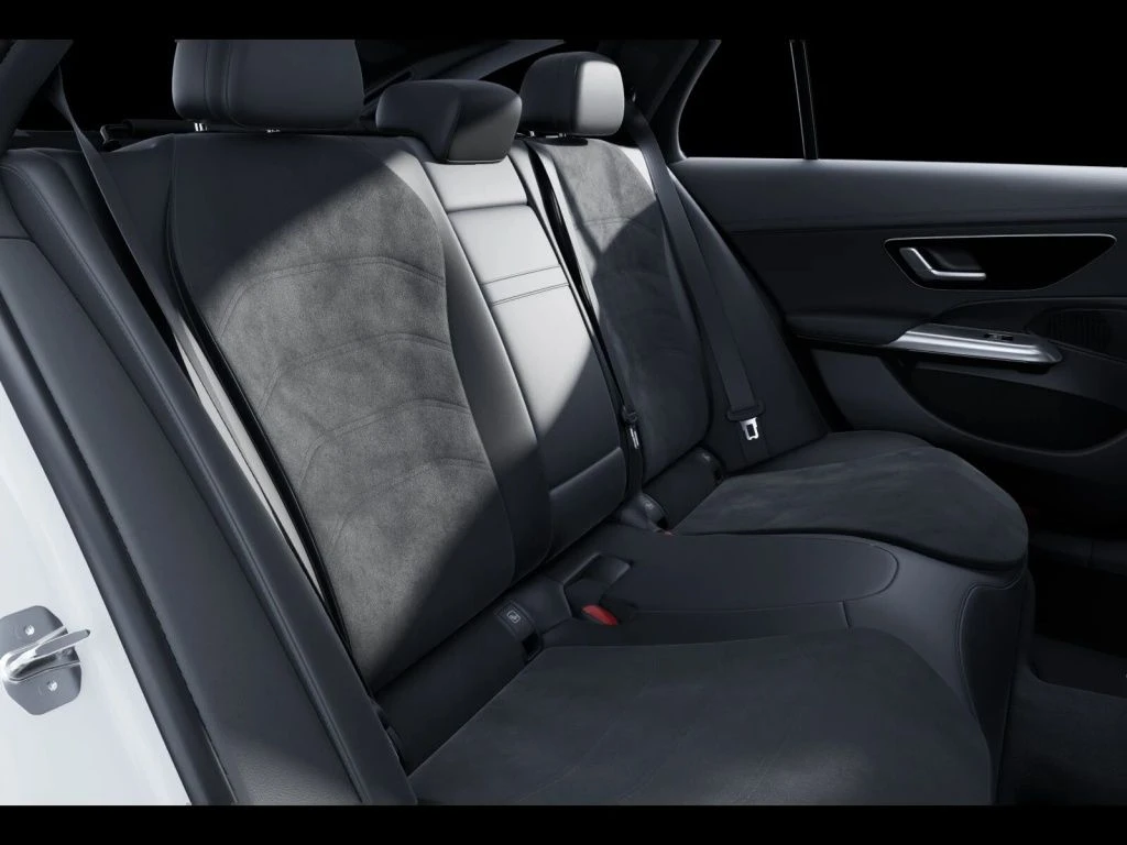 Mercedes-Benz-E-Klasse 220-image-11
