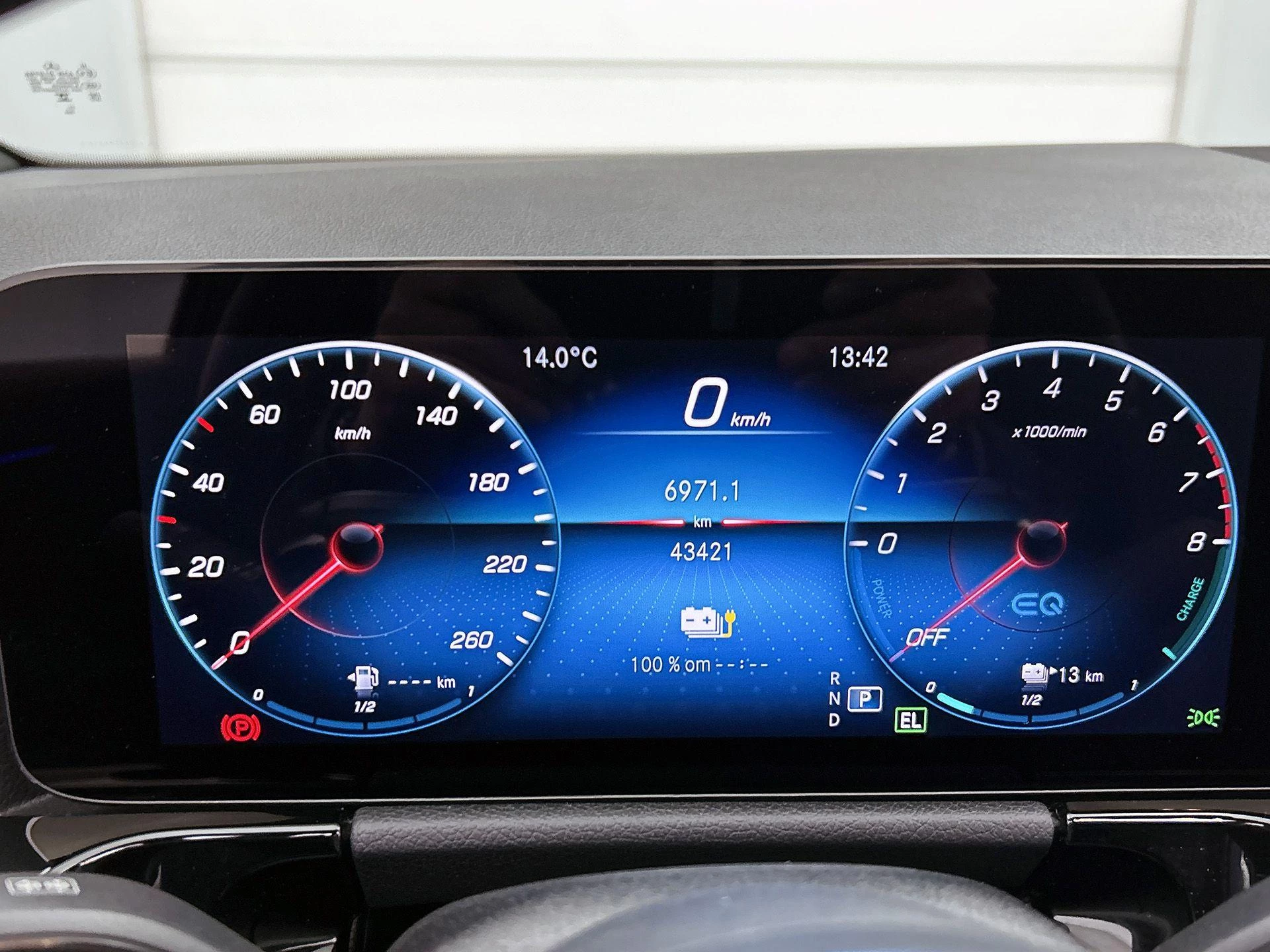 Mercedes-Benz-GLA-image-22