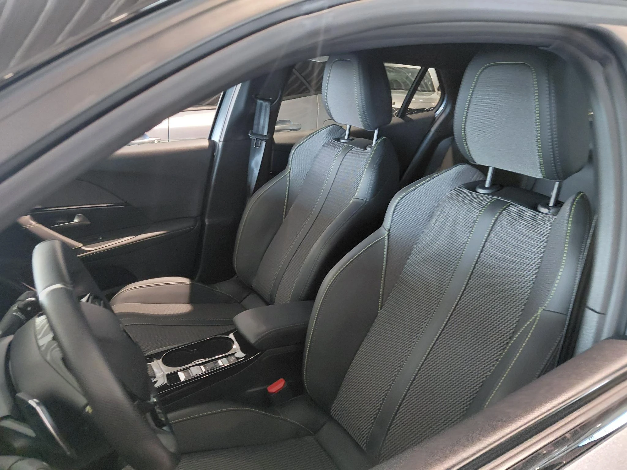 Peugeot-2008-image-11