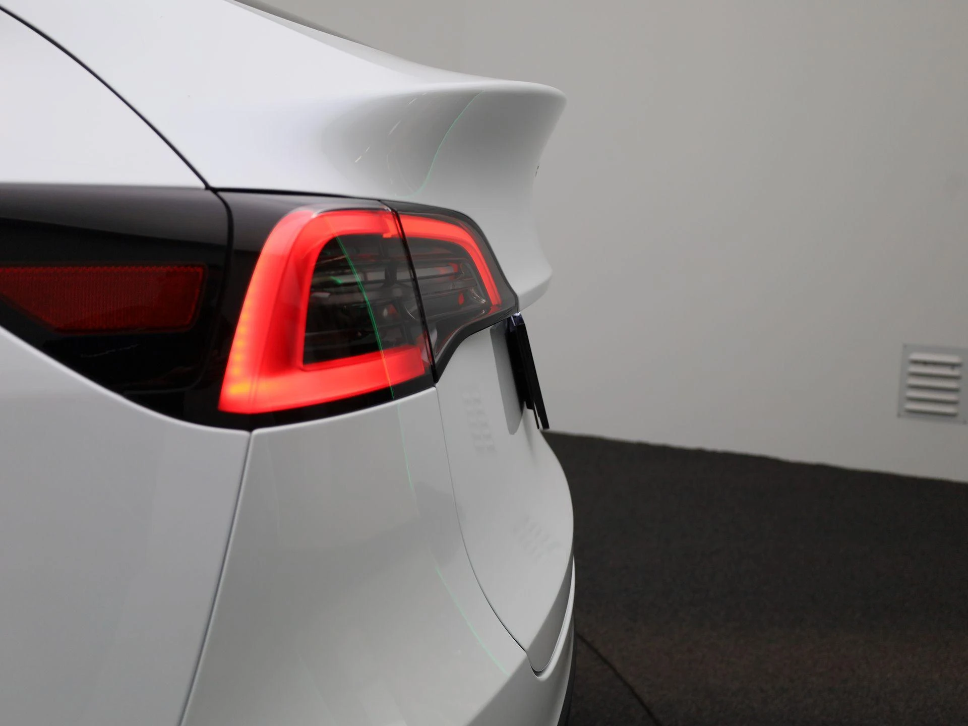 Tesla-Model Y-image-45