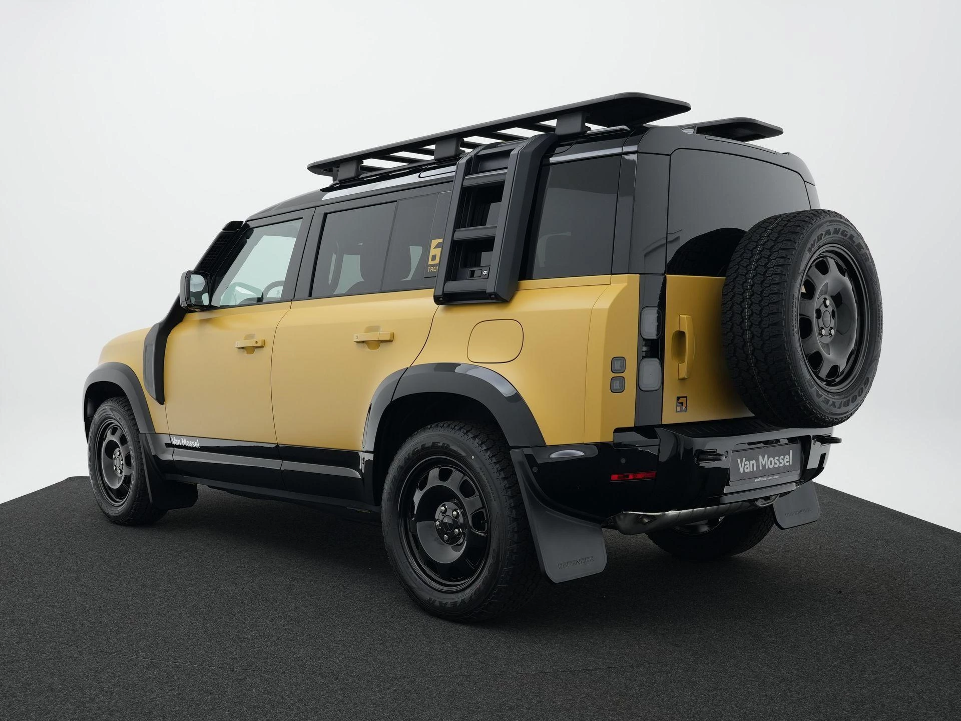 Land Rover-Defender-image-1