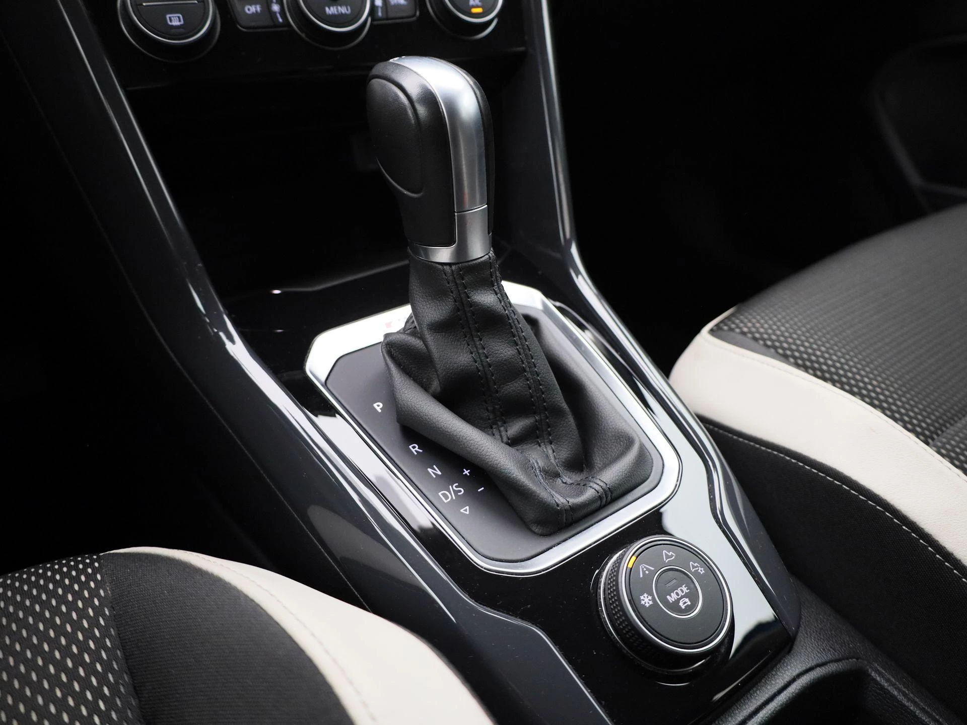 Volkswagen-T-Roc-image-19