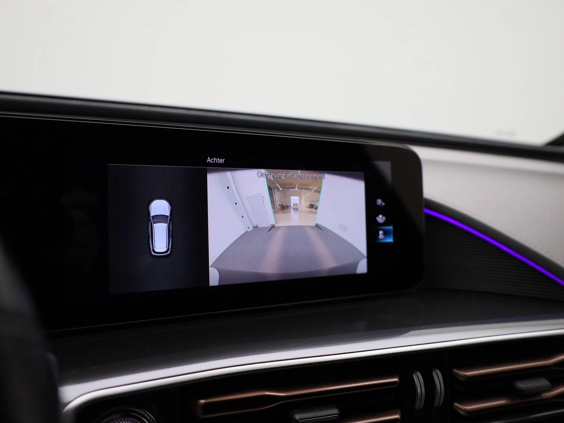 Mercedes-Benz-EQC-image-23