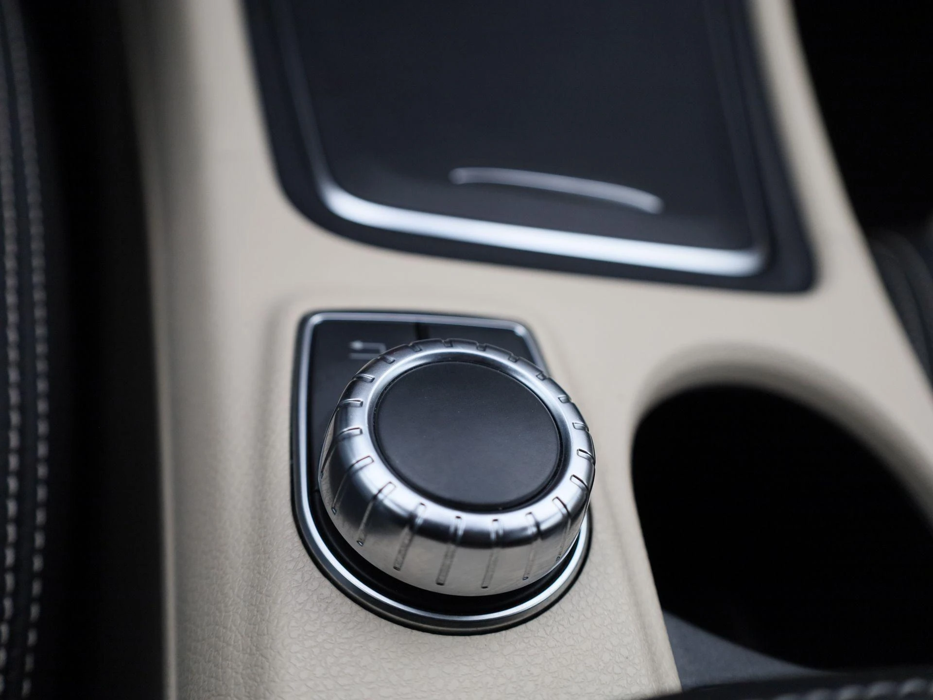 Mercedes-Benz-CLA-image-21