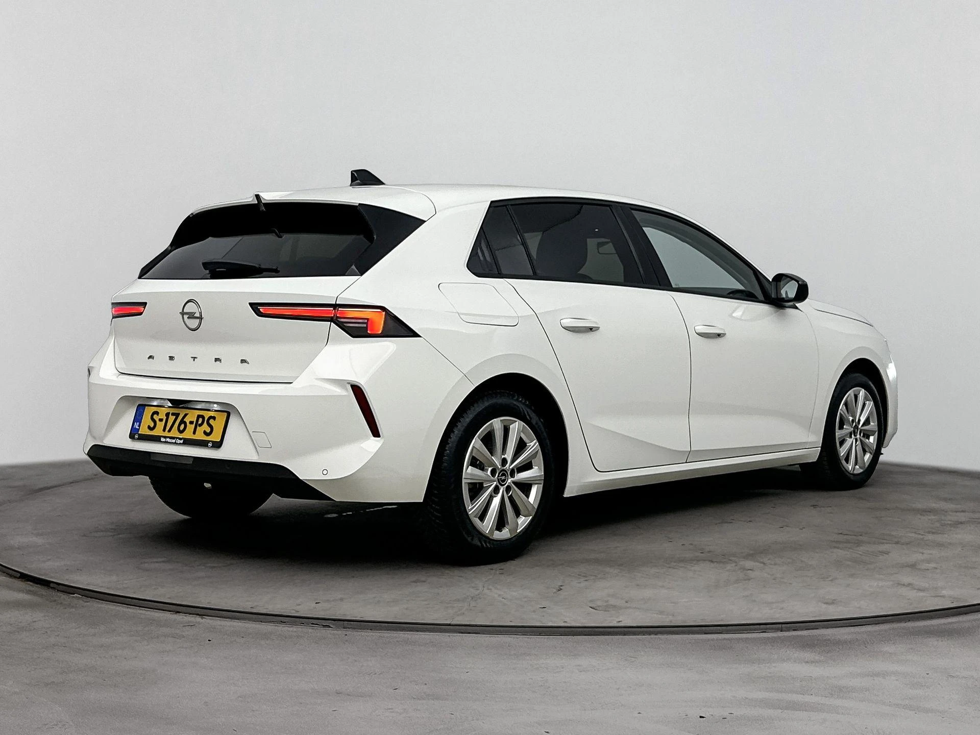 Opel-Astra-image-3