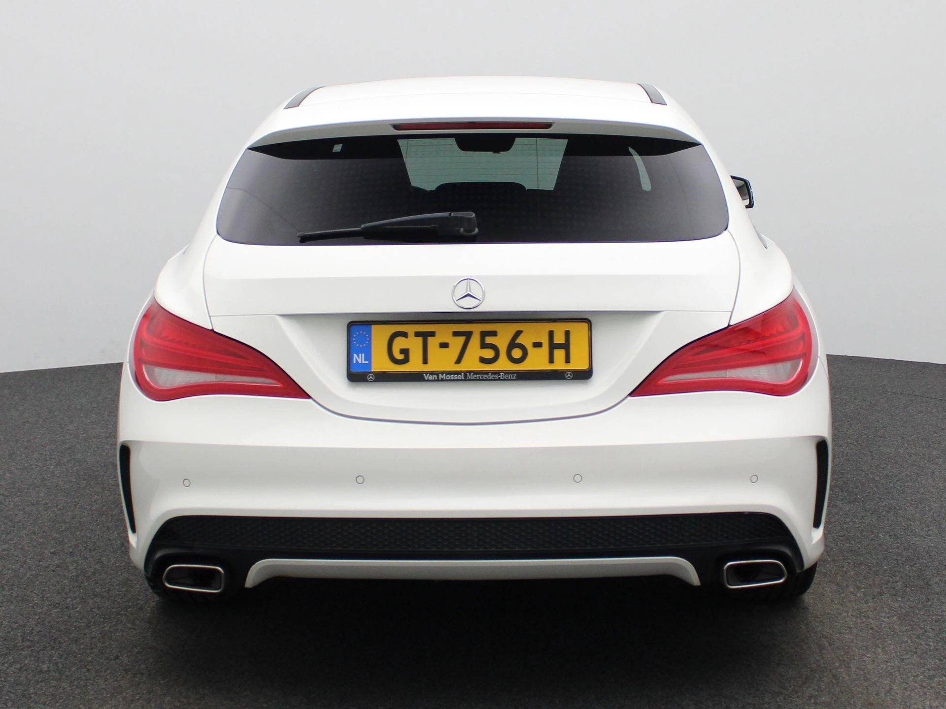 Mercedes-Benz-CLA-image-4