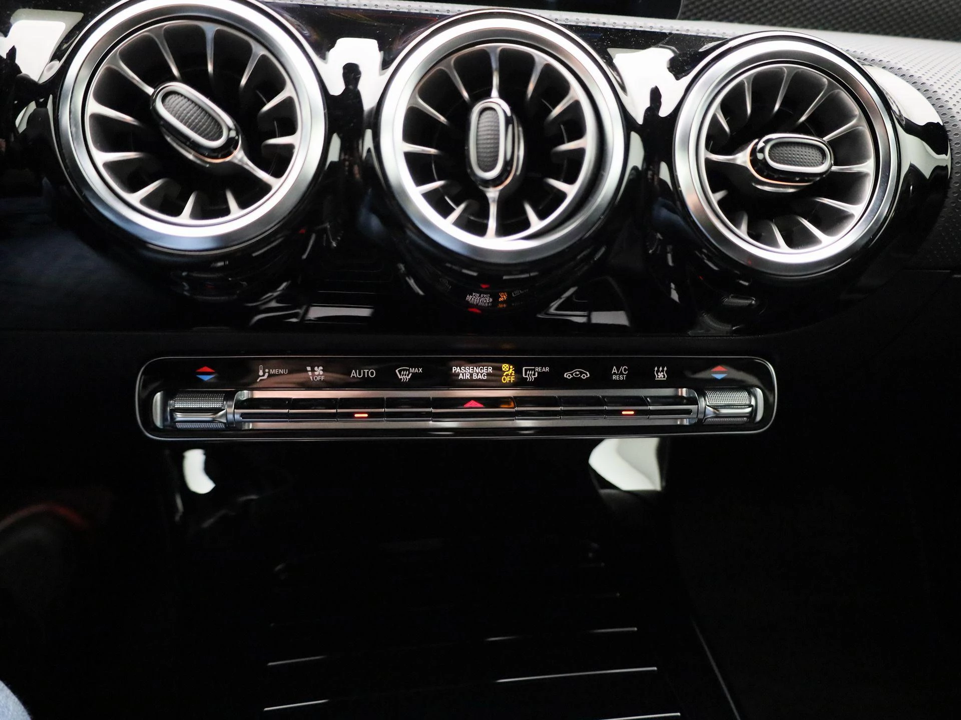 Mercedes-Benz-A-Klasse-image-24