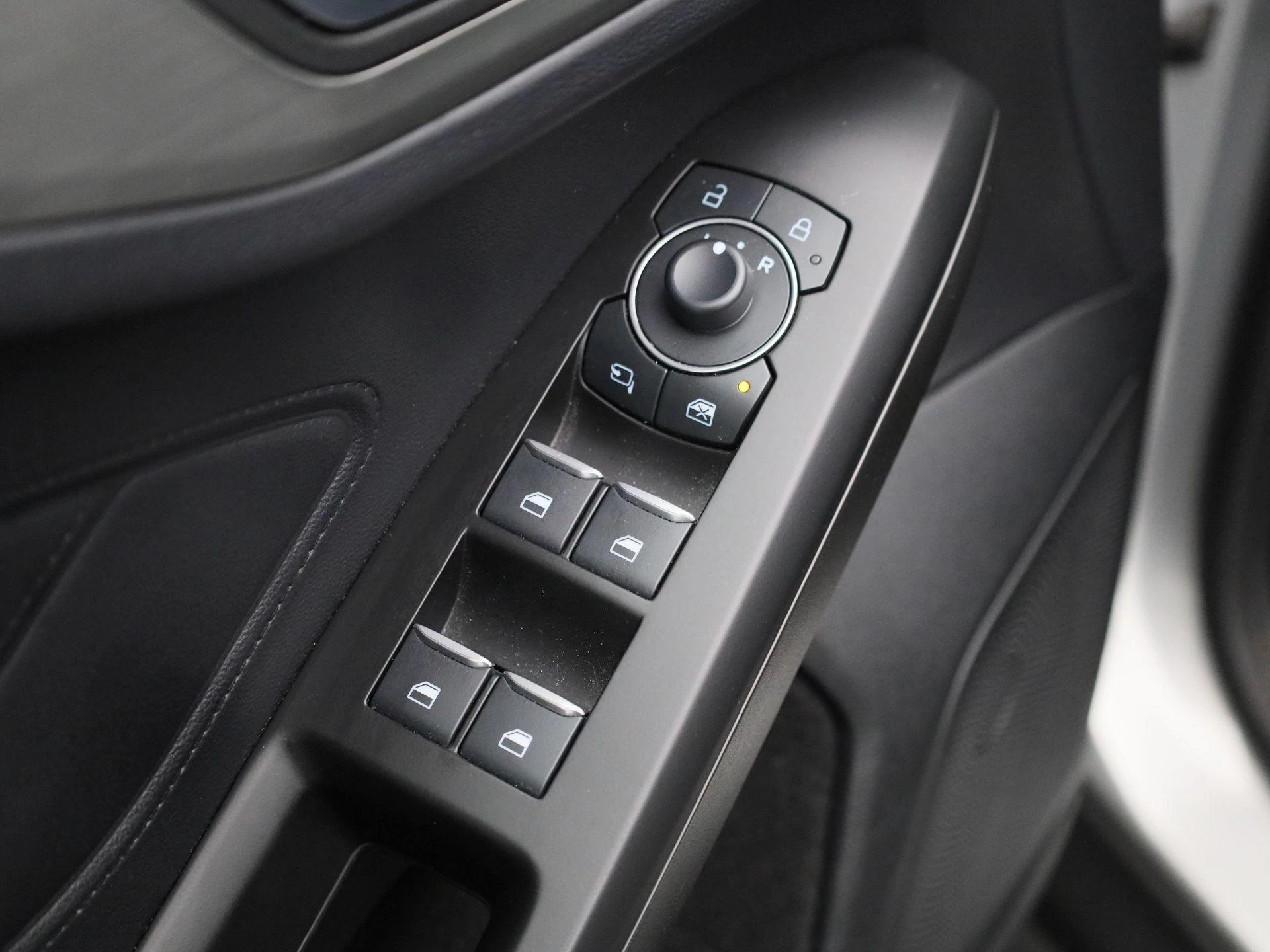 Ford Focus Wagon 1.0 EcoBoost Hybrid Titanium X