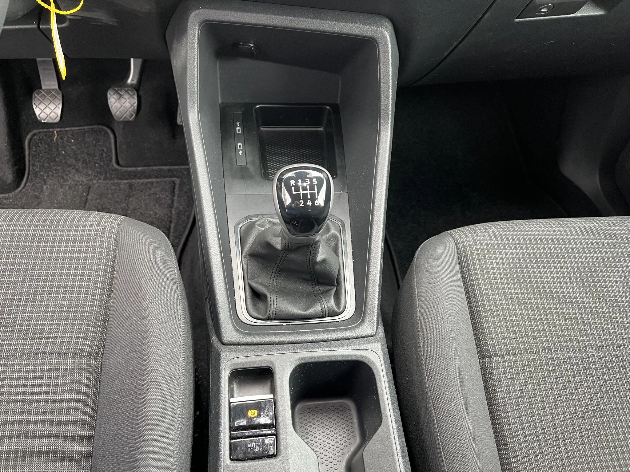 Volkswagen-Caddy-image-9