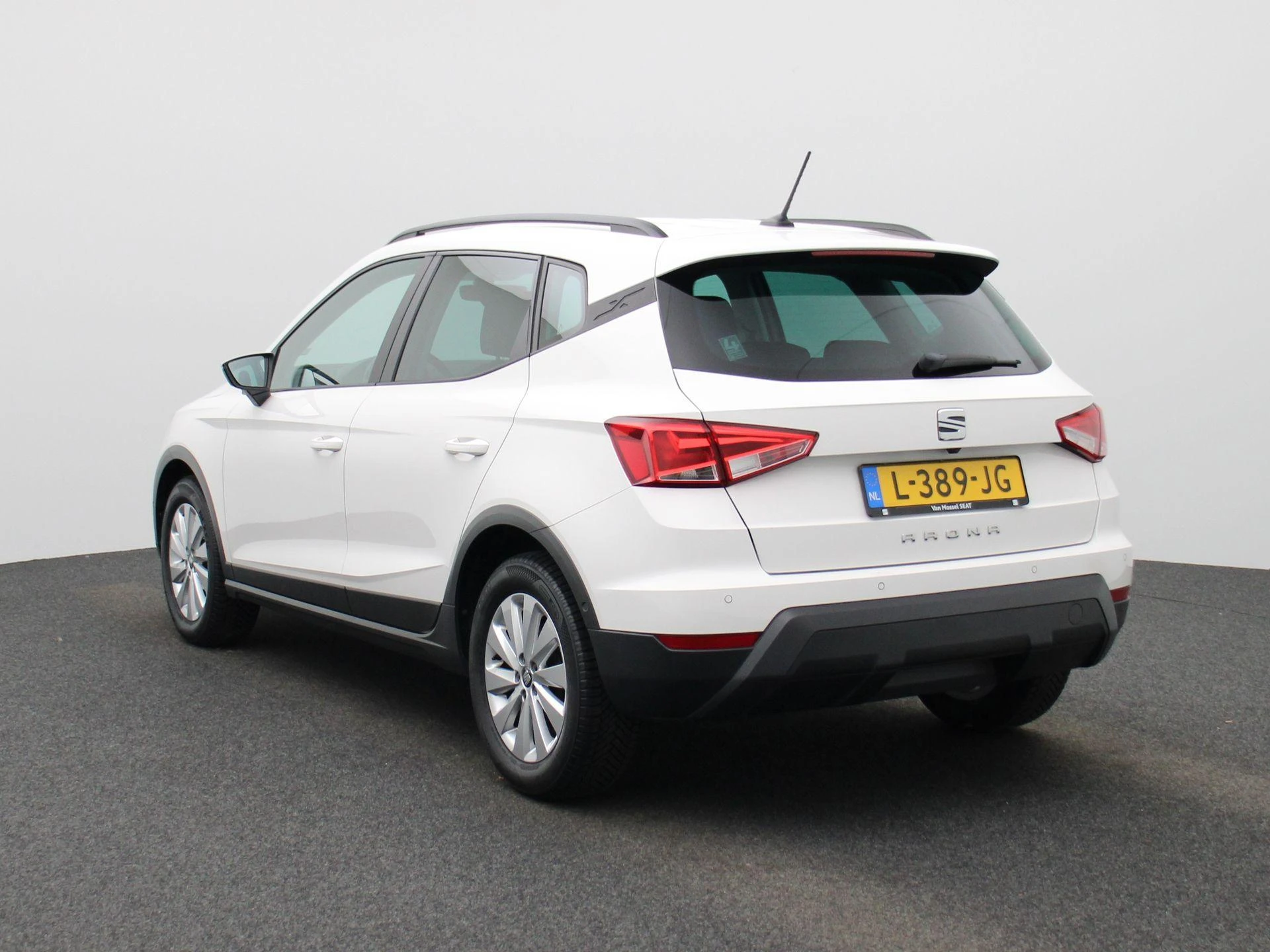 SEAT-Arona-image-1