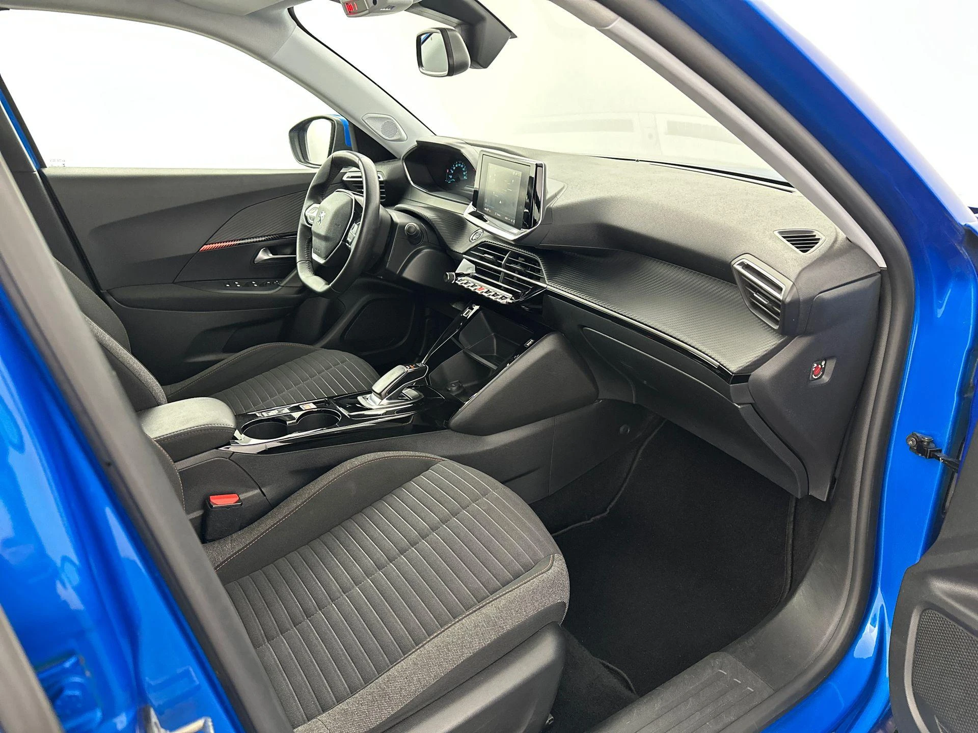 Peugeot-e-2008-image-30