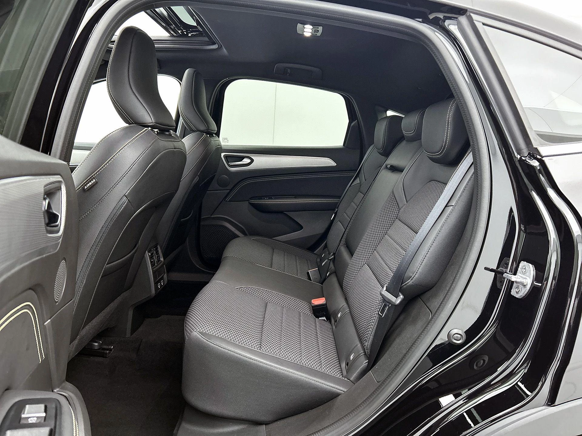 Renault-Arkana-image-25