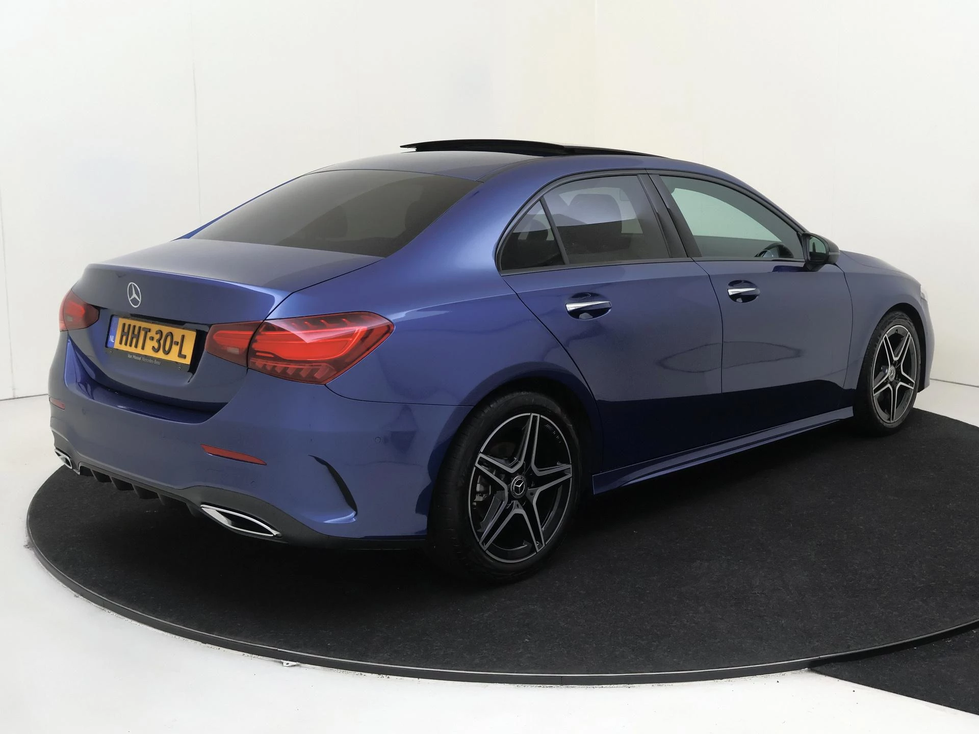 Mercedes-Benz-A-Klasse-image-3