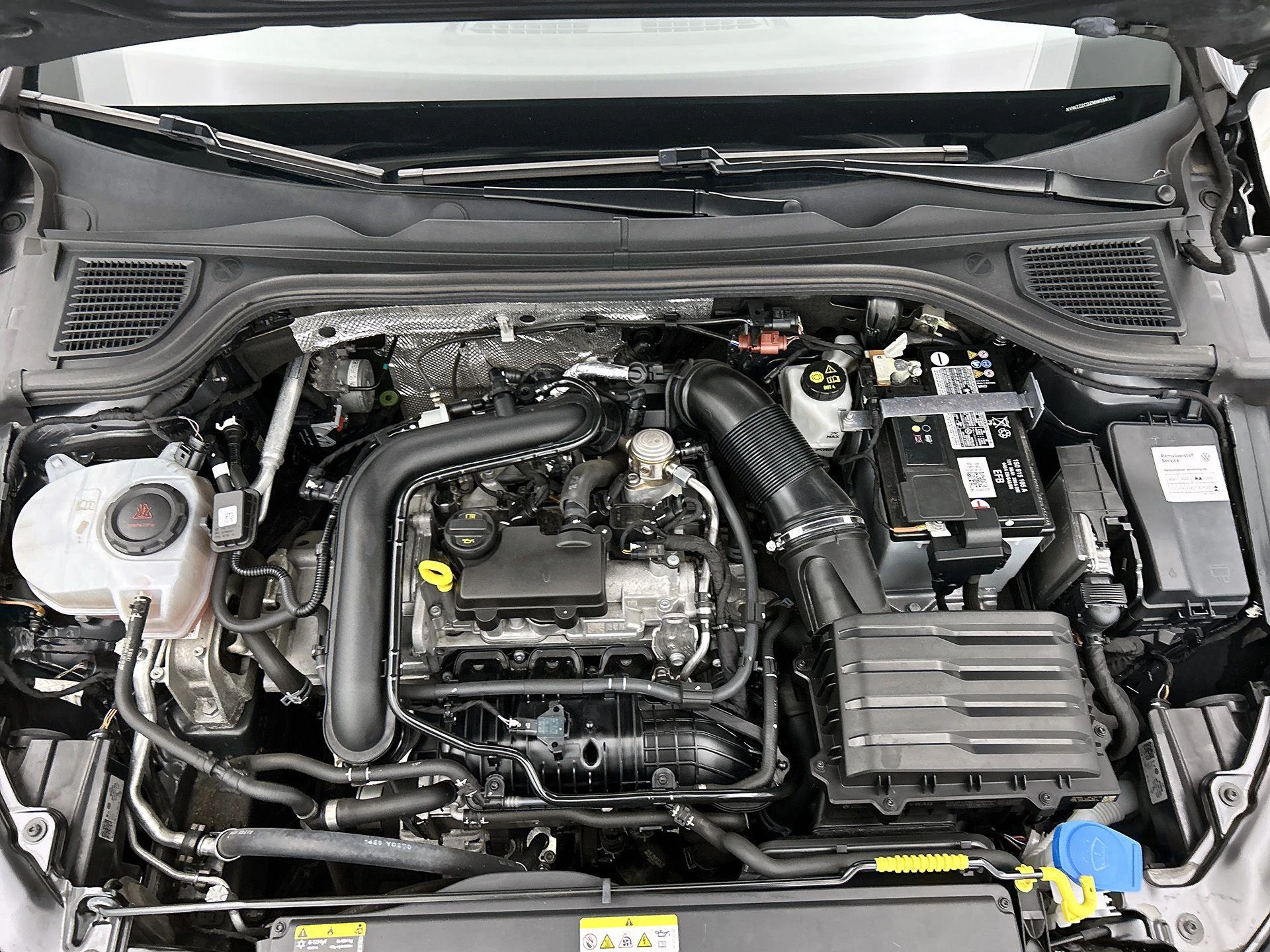 Volkswagen-Golf-image-27