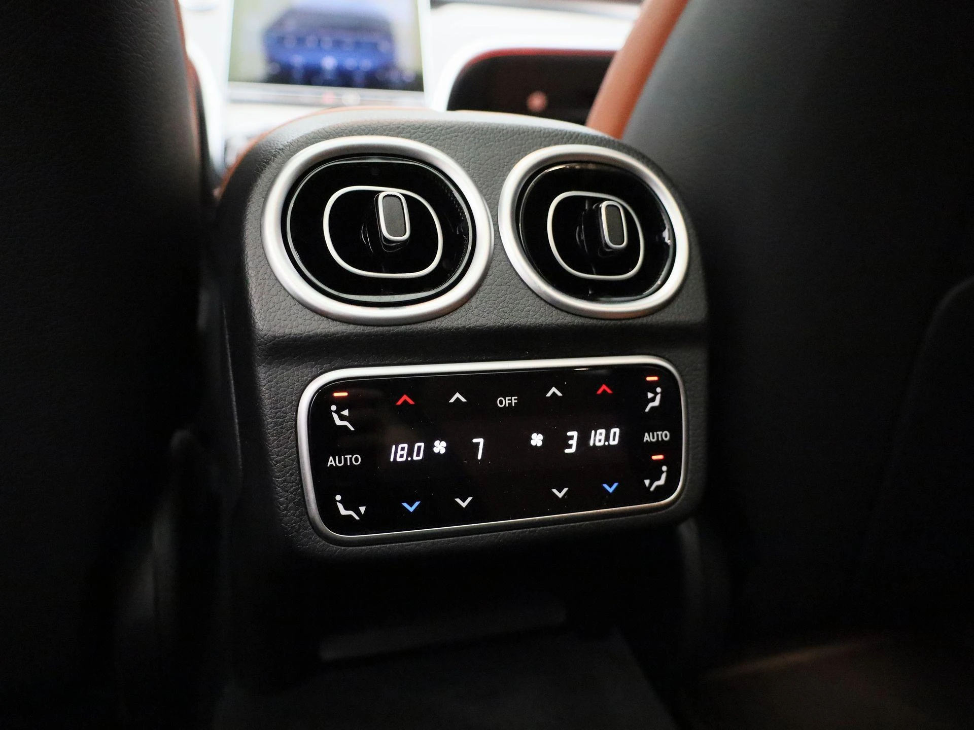 Mercedes-Benz-C-Klasse-image-10